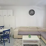 아파트 Bright Cozy - Free Parking *